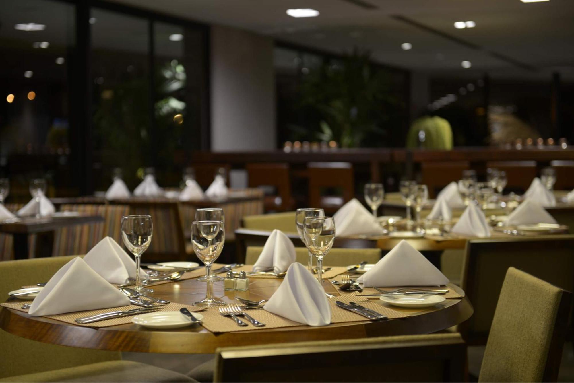 Deville Prime Campo Grande カンポ・グランデ エクステリア 写真 Restaurant