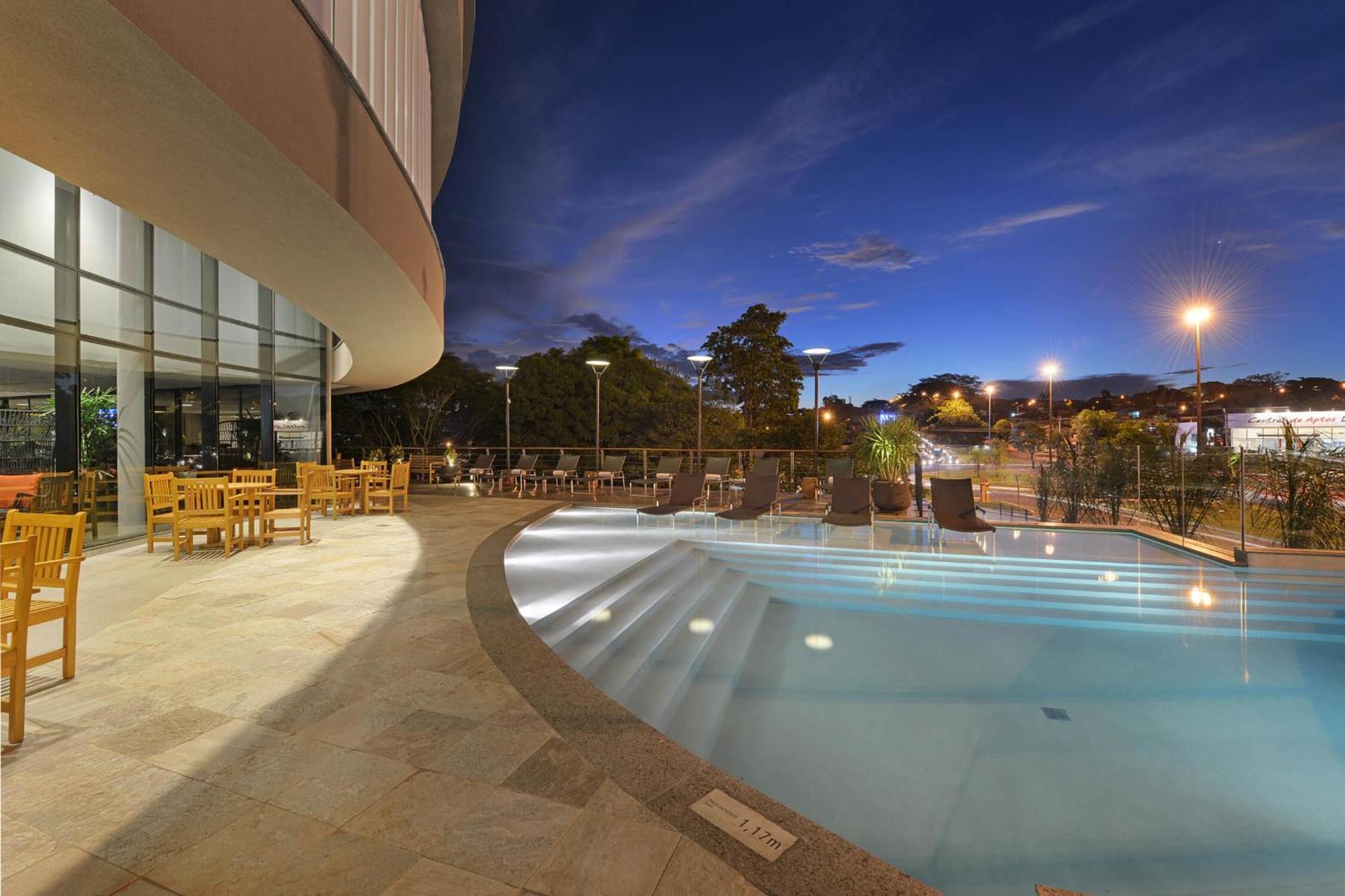 Deville Prime Campo Grande カンポ・グランデ エクステリア 写真 The pool at the hotel