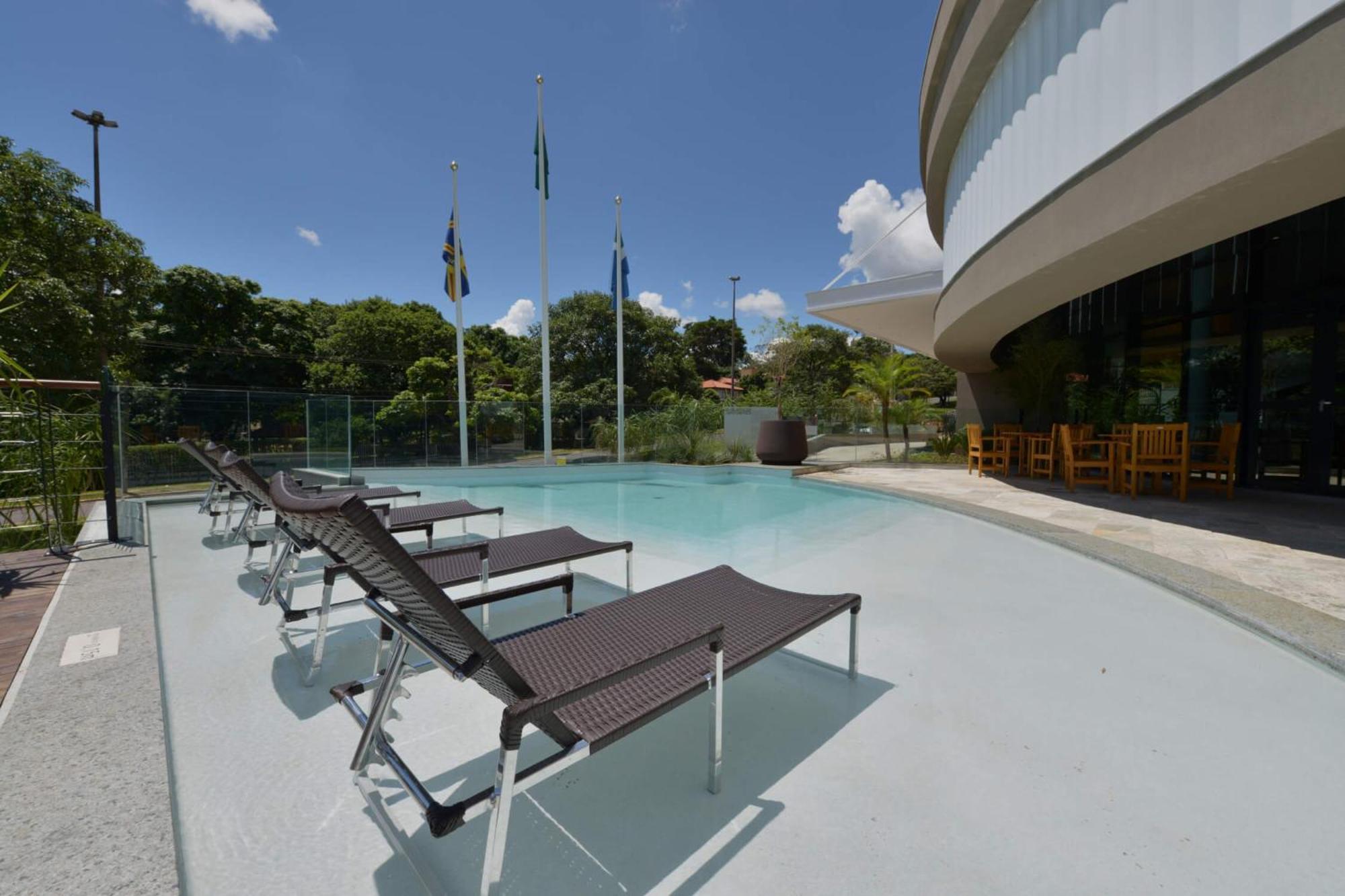 Deville Prime Campo Grande カンポ・グランデ エクステリア 写真 The pool at the hotel