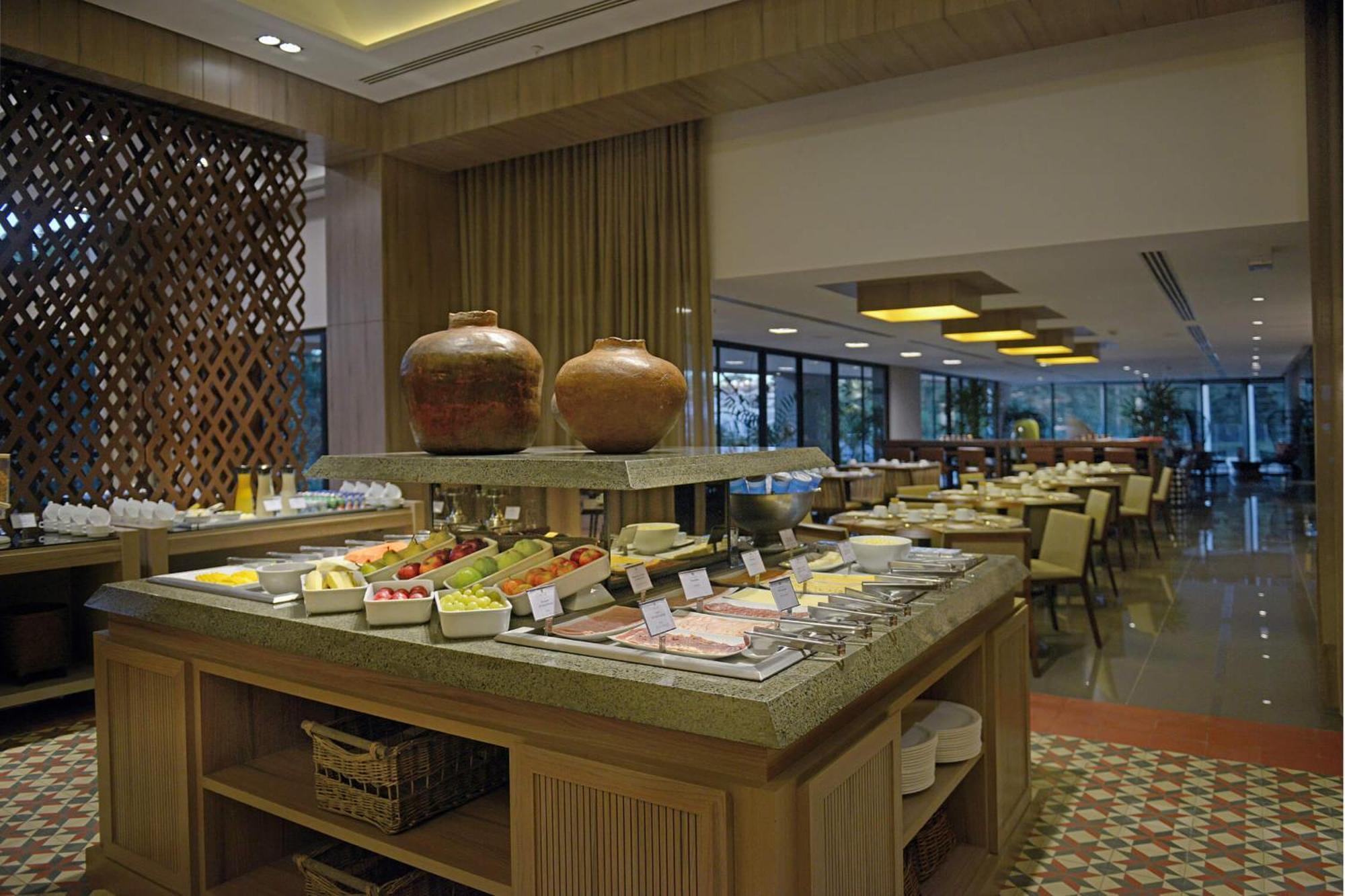 Deville Prime Campo Grande カンポ・グランデ エクステリア 写真 A buffet at a hotel